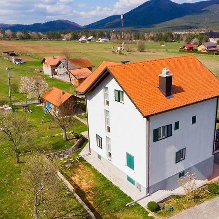 Apartments And Room Robert Кореница Екстериор снимка