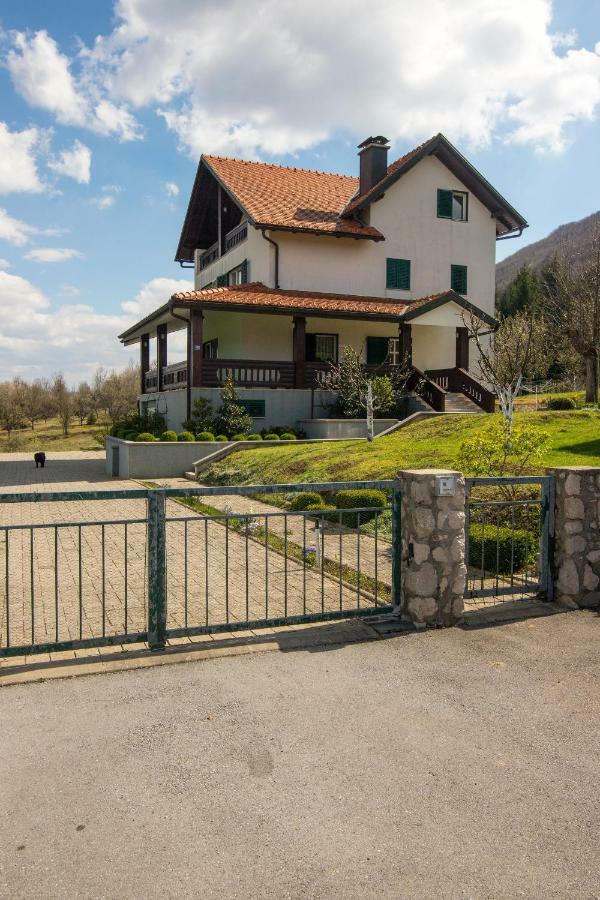Apartments And Room Robert Кореница Екстериор снимка