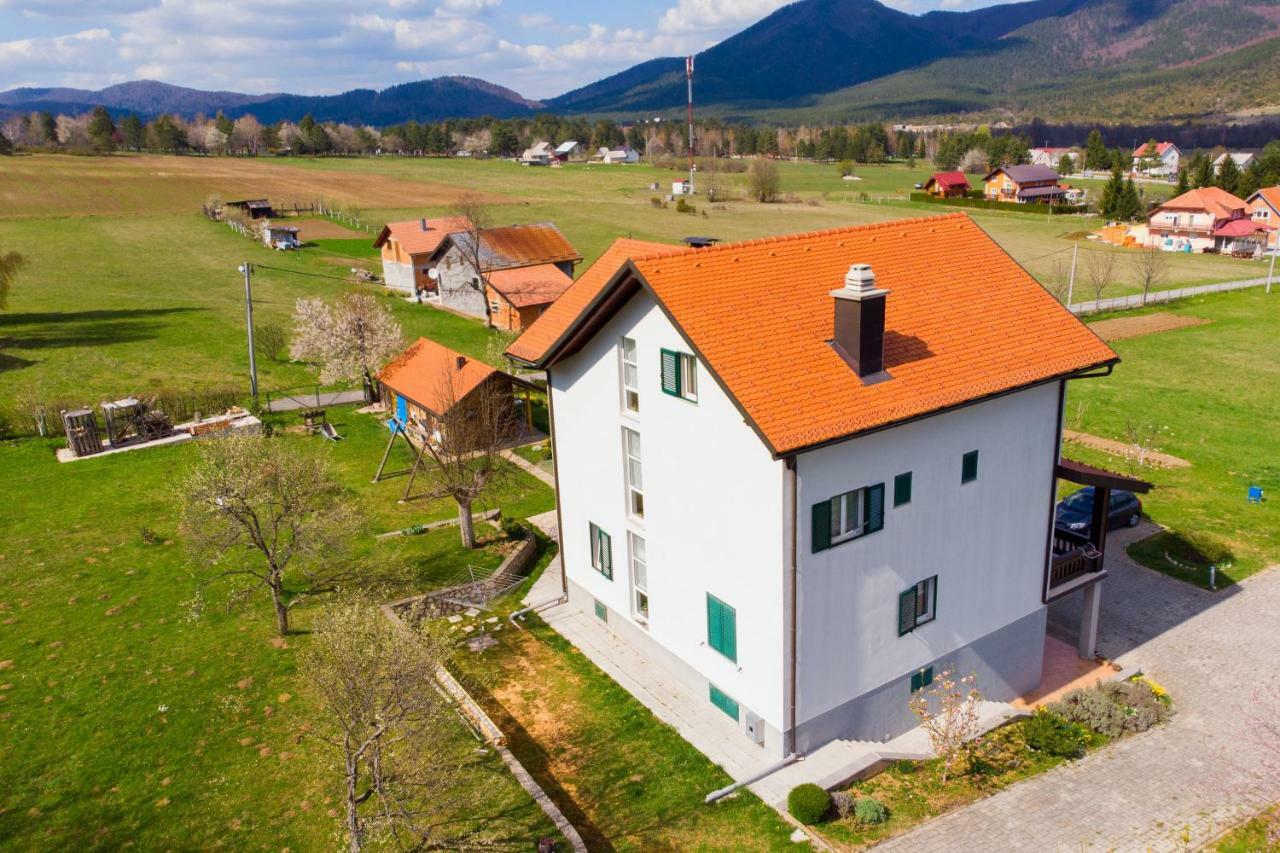 Apartments And Room Robert Кореница Екстериор снимка