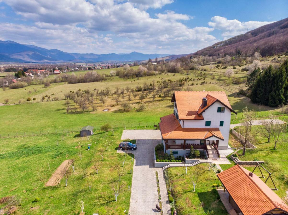 Apartments And Room Robert Кореница Екстериор снимка
