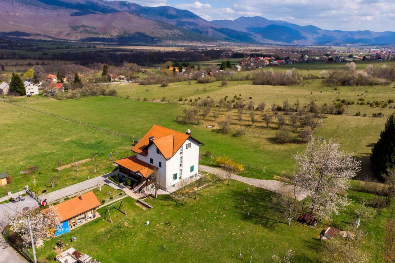 Apartments And Room Robert Кореница Екстериор снимка