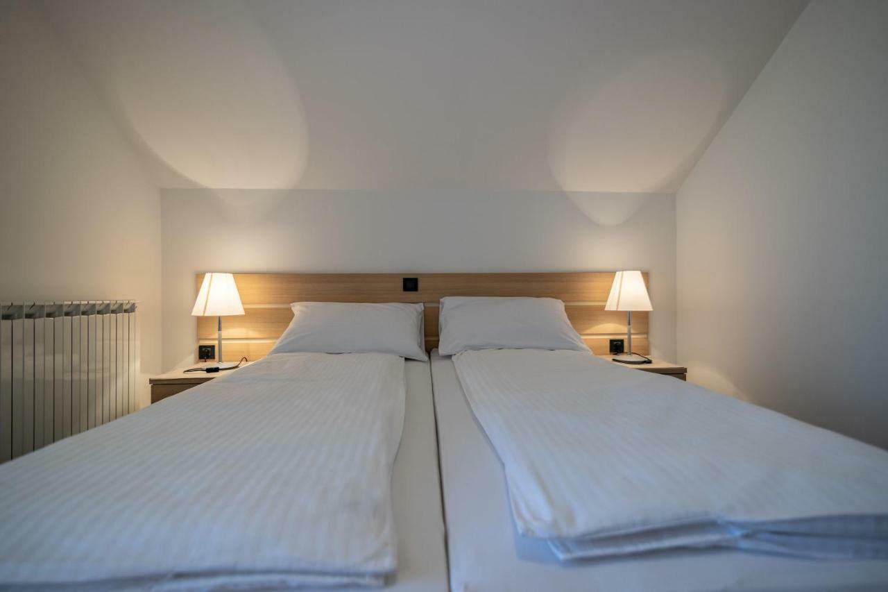 Apartments And Room Robert Кореница Екстериор снимка