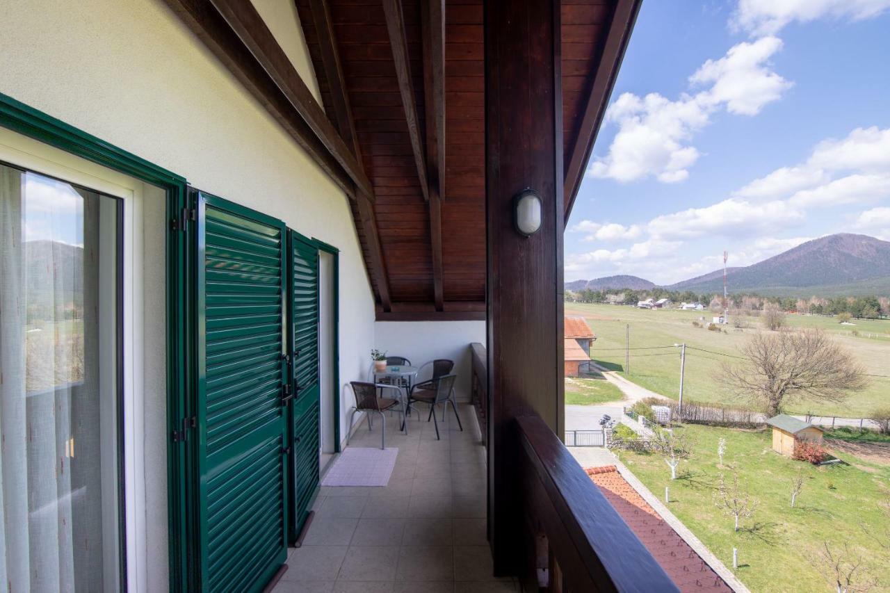Apartments And Room Robert Кореница Екстериор снимка