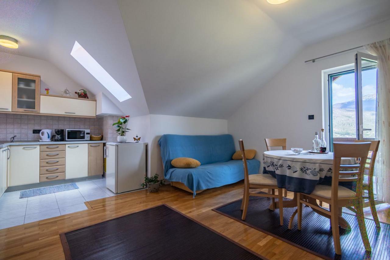 Apartments And Room Robert Кореница Екстериор снимка
