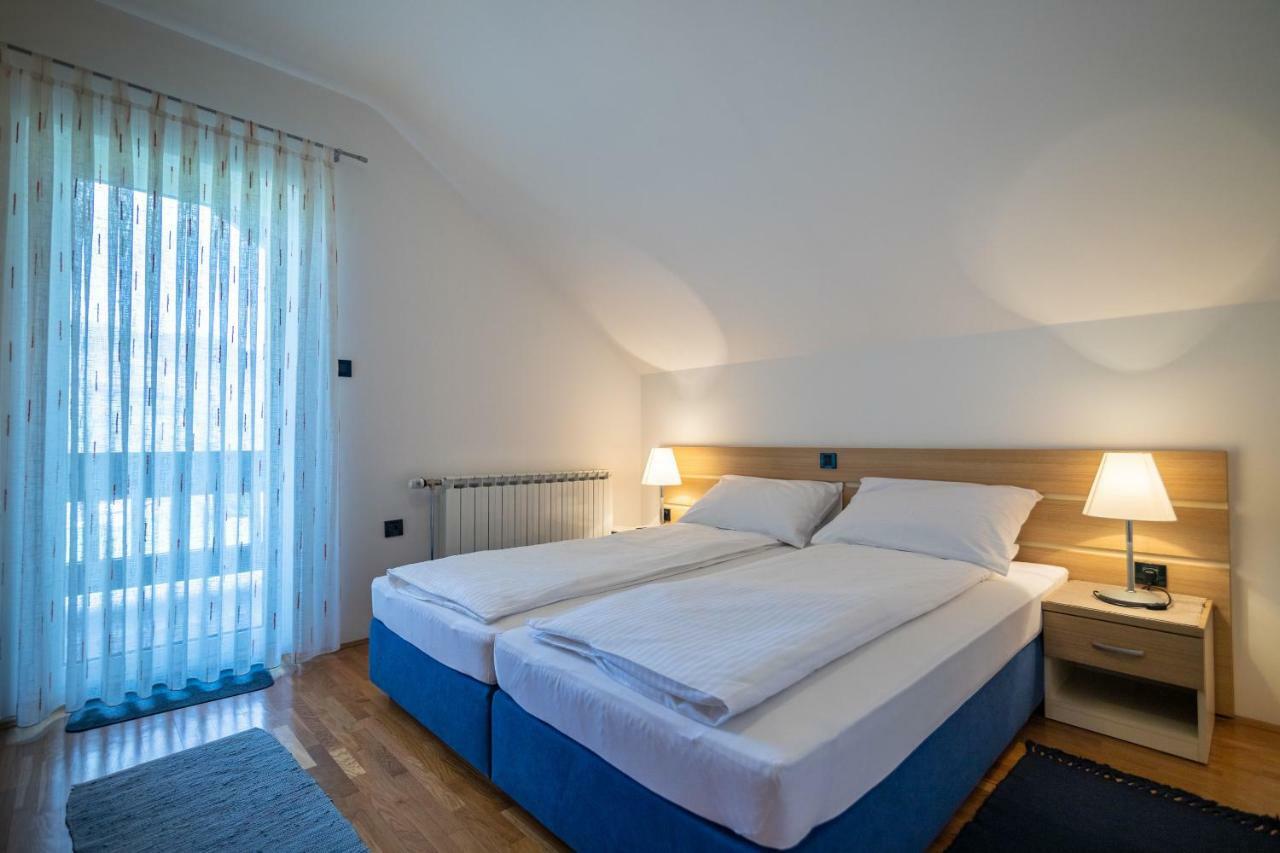 Apartments And Room Robert Кореница Екстериор снимка