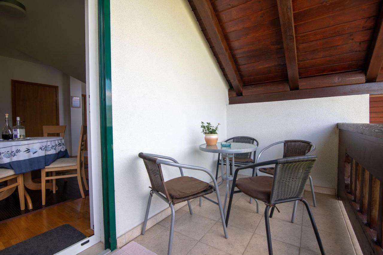 Apartments And Room Robert Кореница Екстериор снимка