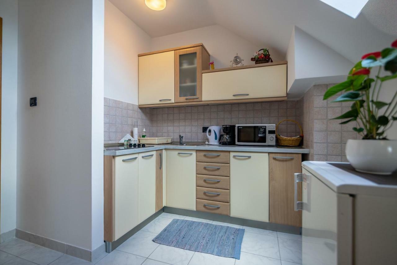 Apartments And Room Robert Кореница Екстериор снимка