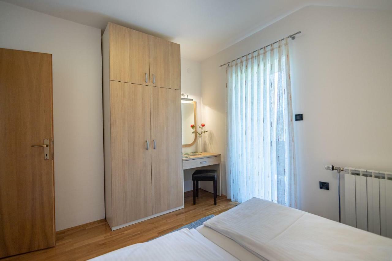 Apartments And Room Robert Кореница Екстериор снимка