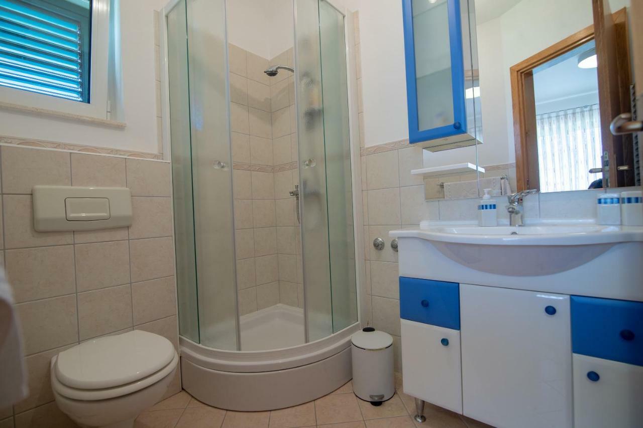 Apartments And Room Robert Кореница Екстериор снимка