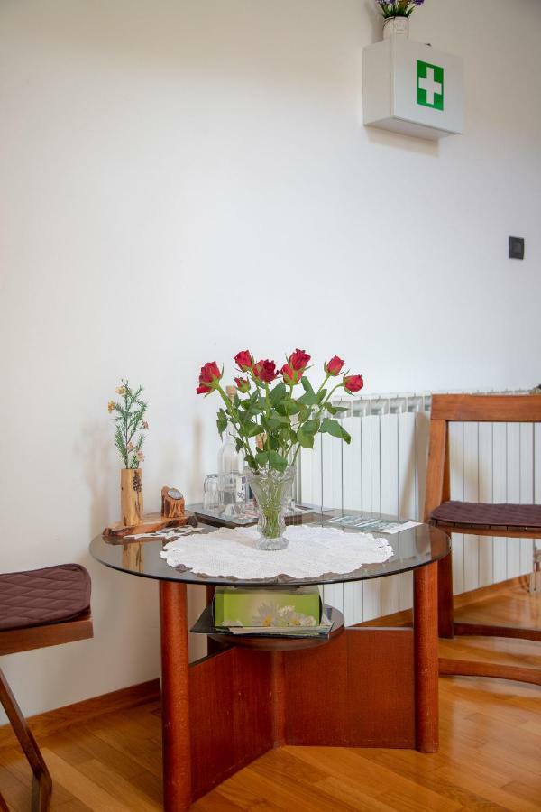 Apartments And Room Robert Кореница Екстериор снимка
