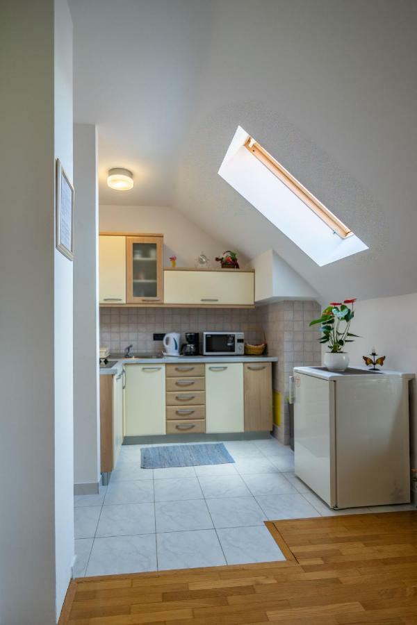 Apartments And Room Robert Кореница Екстериор снимка