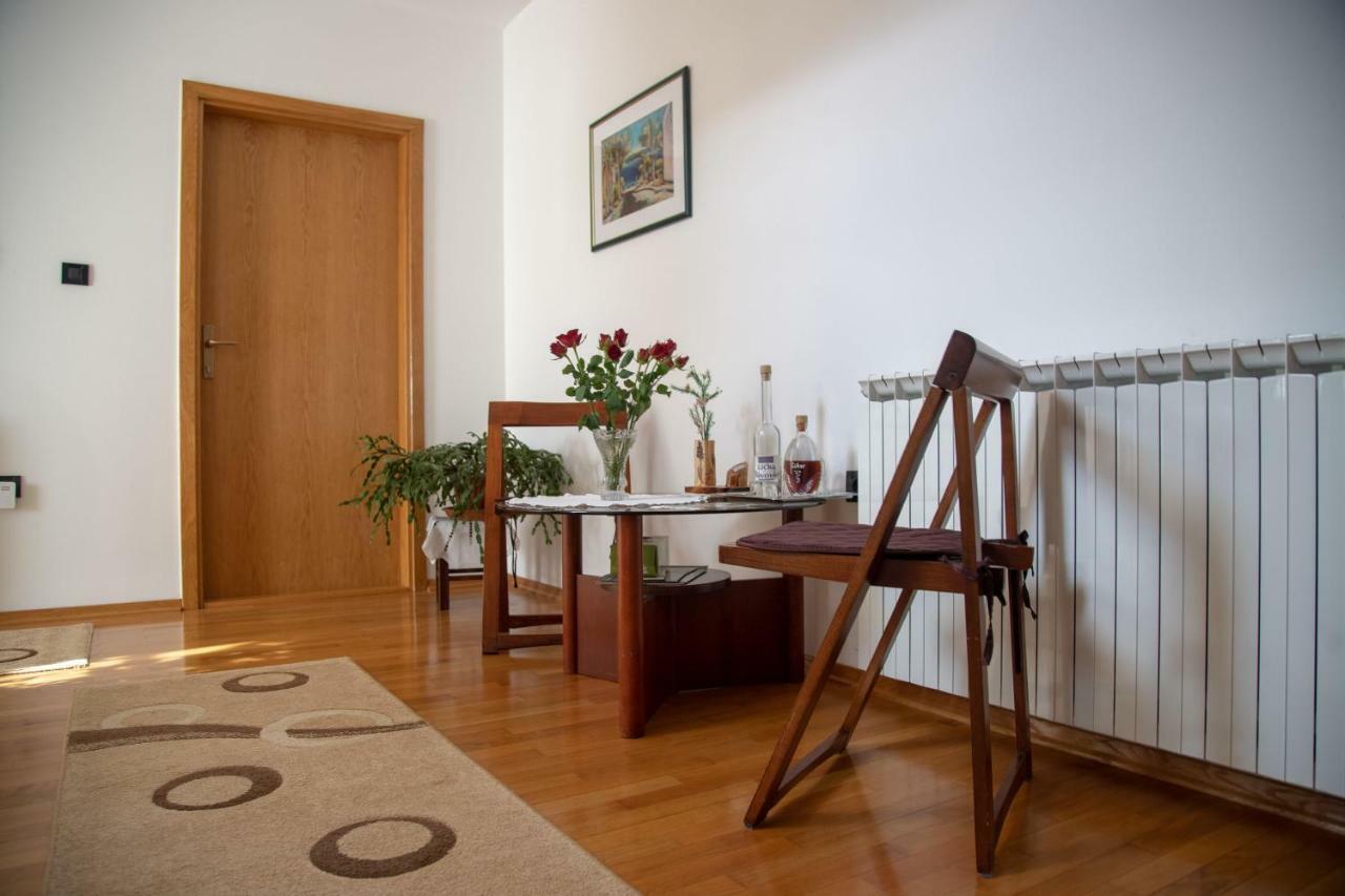 Apartments And Room Robert Кореница Екстериор снимка