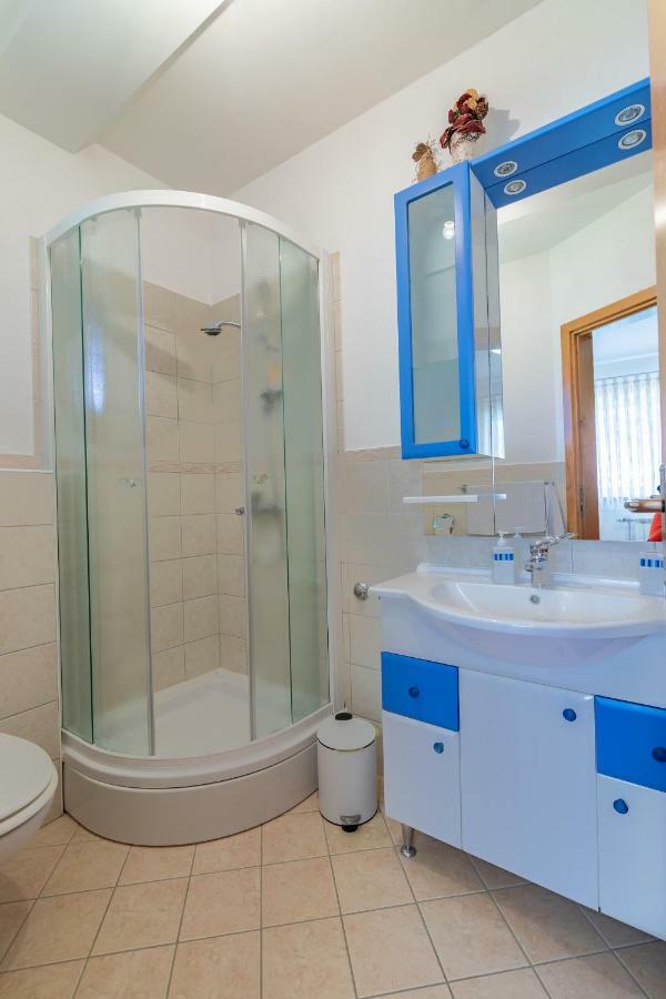 Apartments And Room Robert Кореница Екстериор снимка
