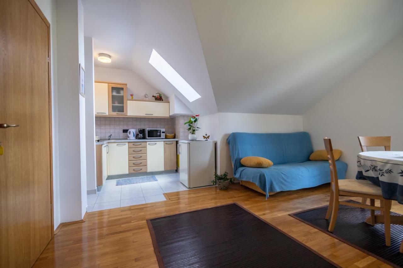 Apartments And Room Robert Кореница Екстериор снимка